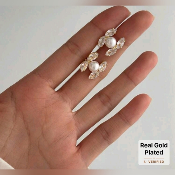 Chanel Style Earrings - Picture 4 of 9